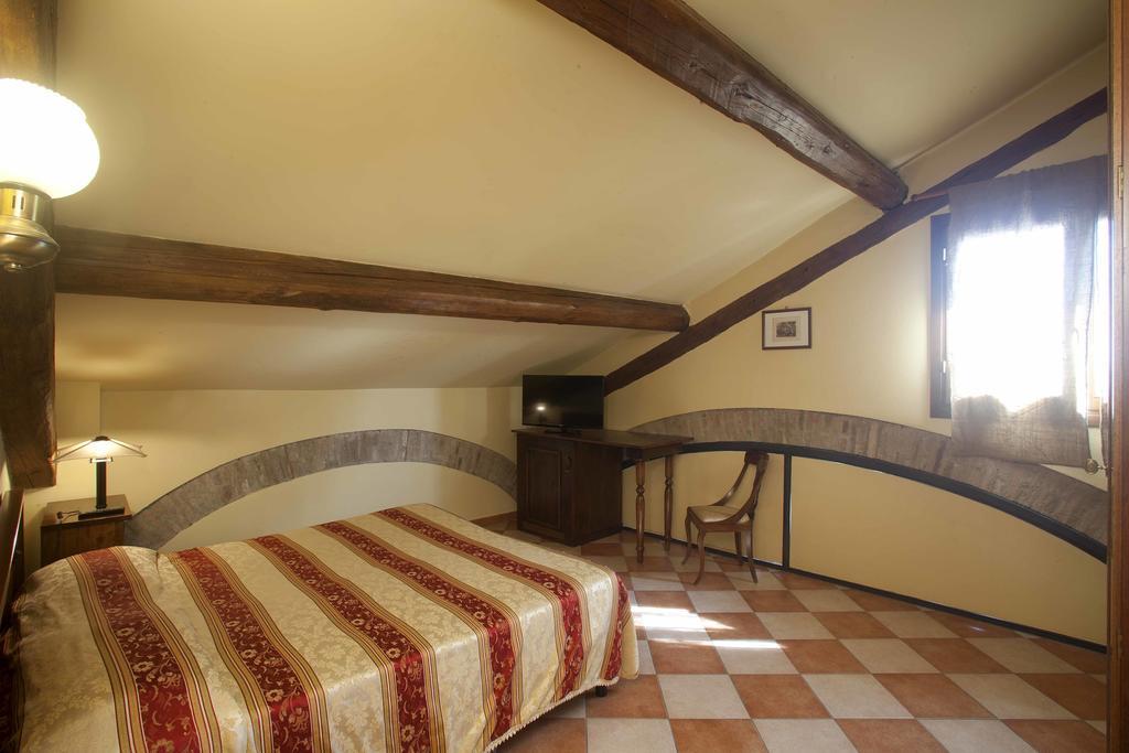 Agriturismo Il Bove Реджо Емилия Стая снимка